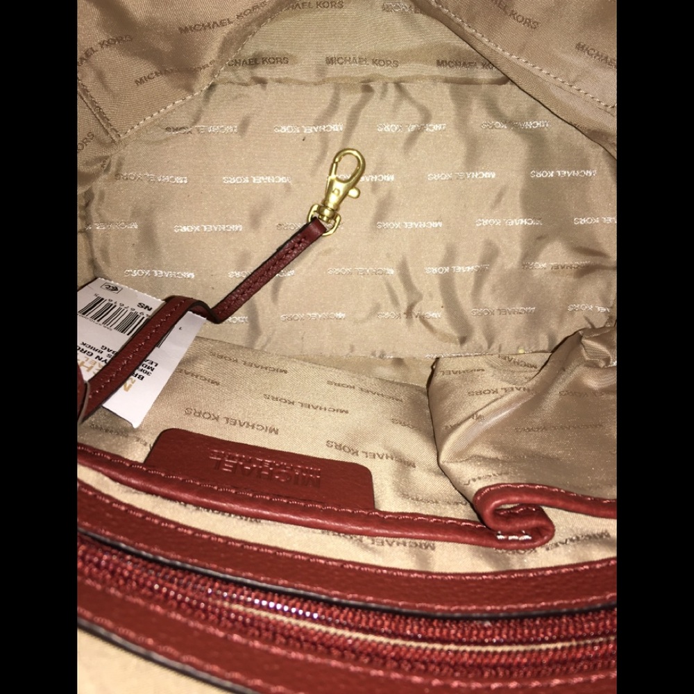 ⭐️⭐️⭐️3X HP⭐️ ⭐️⭐️ 💯 Authentic Michael Kors Brooklyn Grommet Feed Bag - Picture 13 of 16